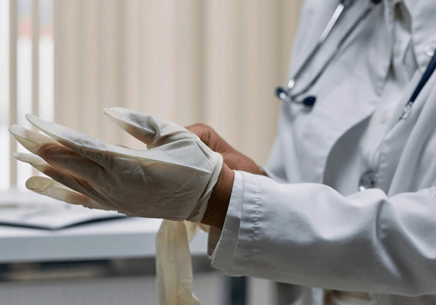 Amniotomie : Comprendre la rupture artificielle de la poche des eaux